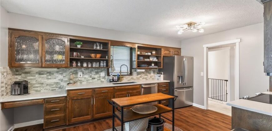 7135 Edge Hill Road, Kansas City, MO 64152