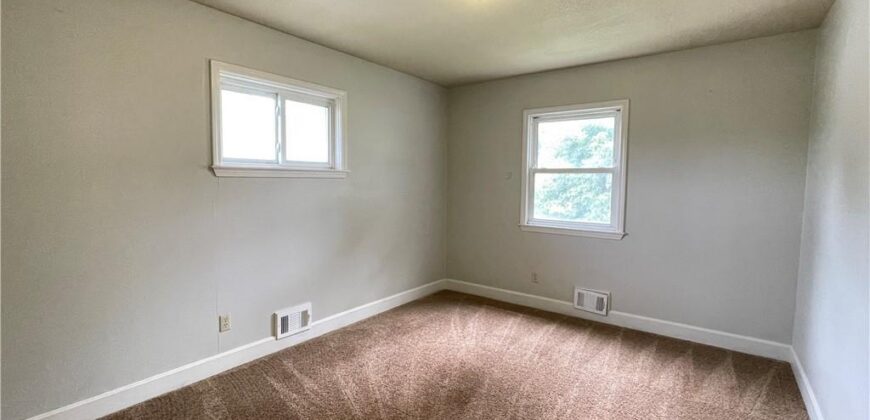 212 Jackson Avenue, Liberty, MO 64068