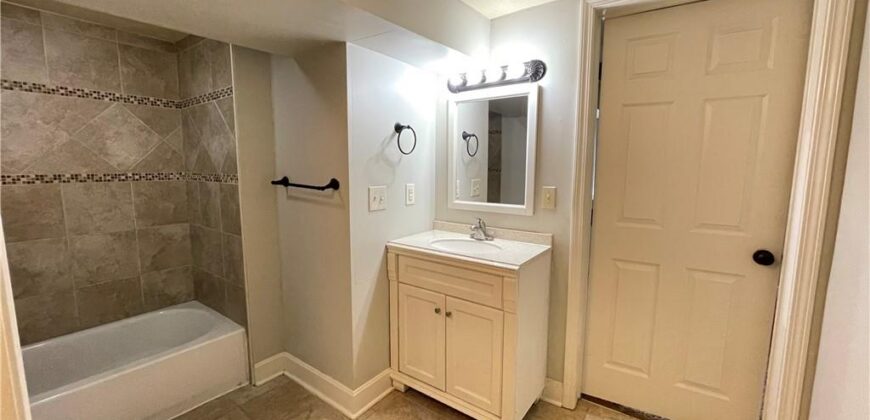 212 Jackson Avenue, Liberty, MO 64068