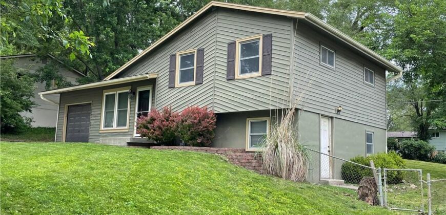 212 Jackson Avenue, Liberty, MO 64068