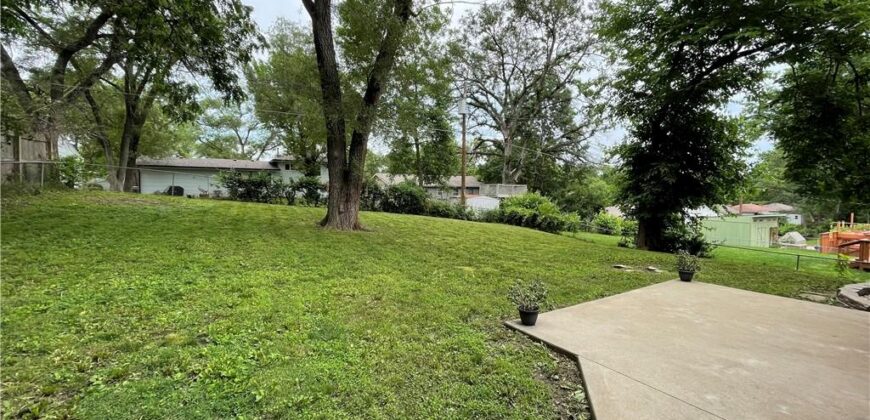 212 Jackson Avenue, Liberty, MO 64068