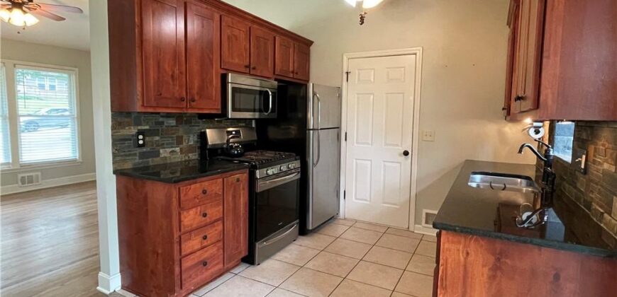 212 Jackson Avenue, Liberty, MO 64068