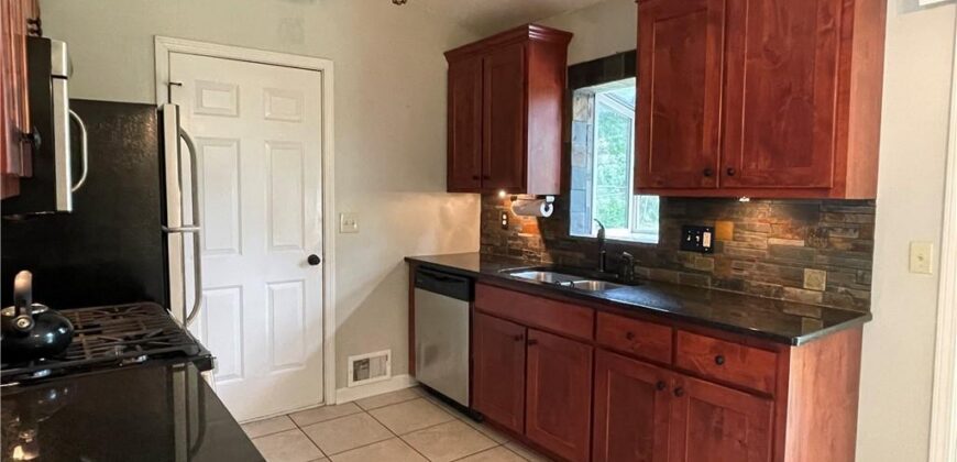 212 Jackson Avenue, Liberty, MO 64068