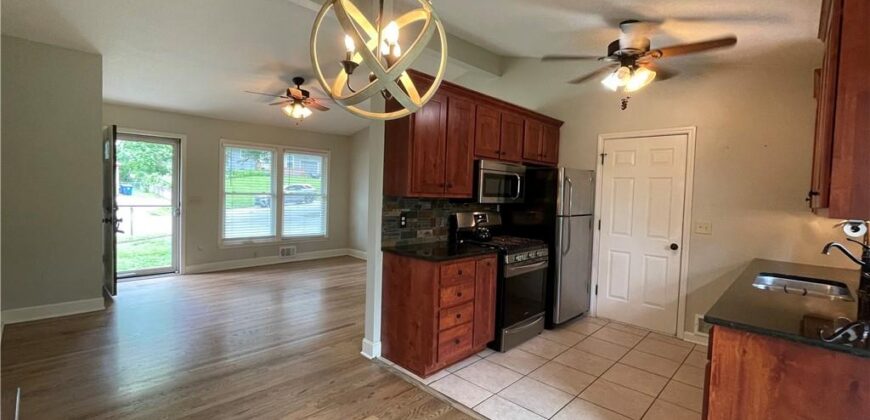 212 Jackson Avenue, Liberty, MO 64068
