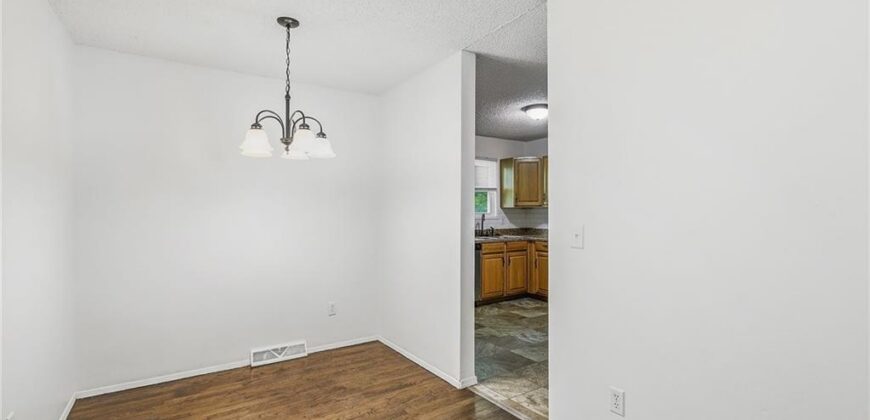 5249 N Richmond Avenue, Kansas City, MO 64119