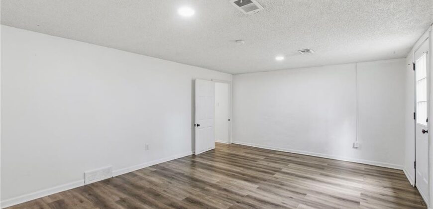 5249 N Richmond Avenue, Kansas City, MO 64119