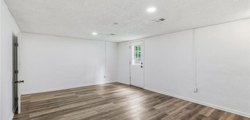 5249 N Richmond Avenue, Kansas City, MO 64119