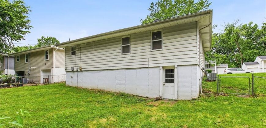5249 N Richmond Avenue, Kansas City, MO 64119