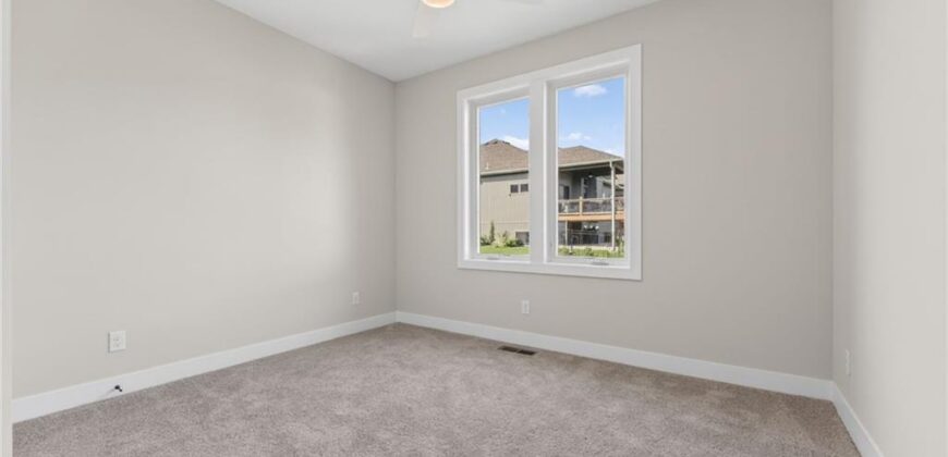 8007 NE 77th Street, Kansas City, MO 64158