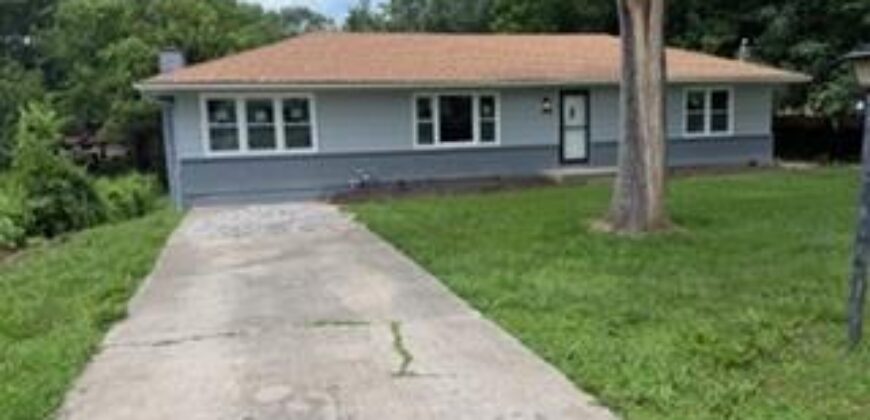 502 NE 74th Street, Gladstone, MO 64118