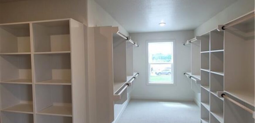 8931 N Poplar Avenue, Kansas City, MO 64156