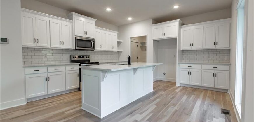 7350 NW Clore Drive, Parkville, MO 64152