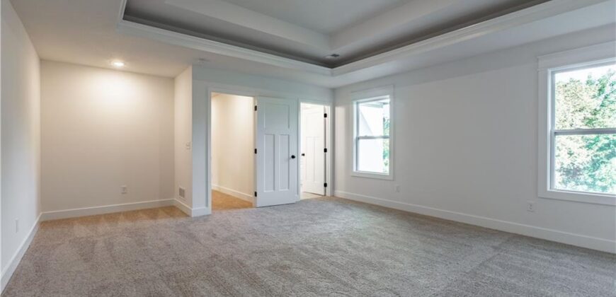 7350 NW Clore Drive, Parkville, MO 64152
