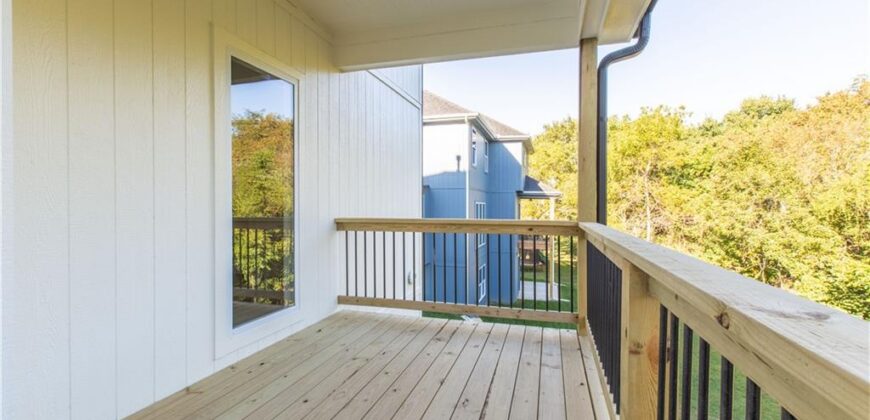 7350 NW Clore Drive, Parkville, MO 64152
