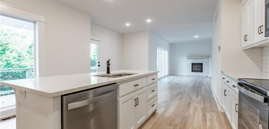 7350 NW Clore Drive, Parkville, MO 64152