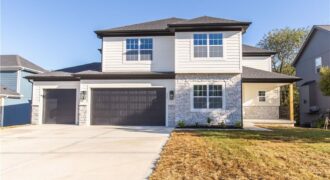7350 NW Clore Drive, Parkville, MO 64152