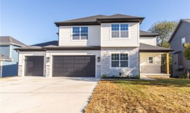 7350 NW Clore Drive, Parkville, MO 64152