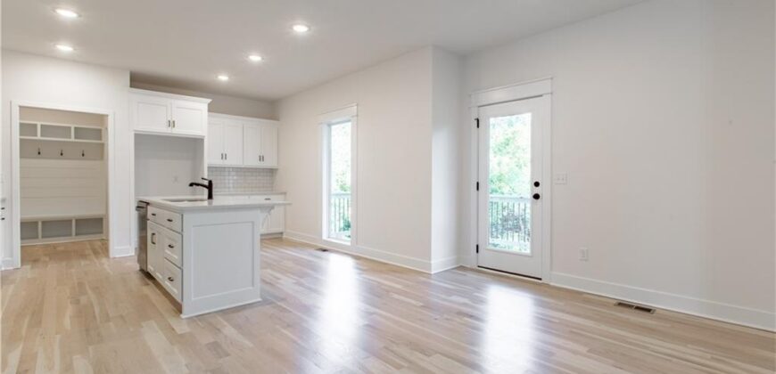 7350 NW Clore Drive, Parkville, MO 64152