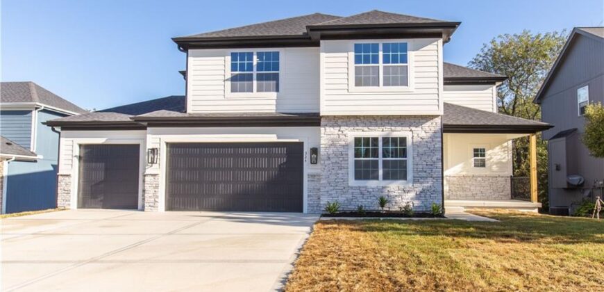 7350 NW Clore Drive, Parkville, MO 64152