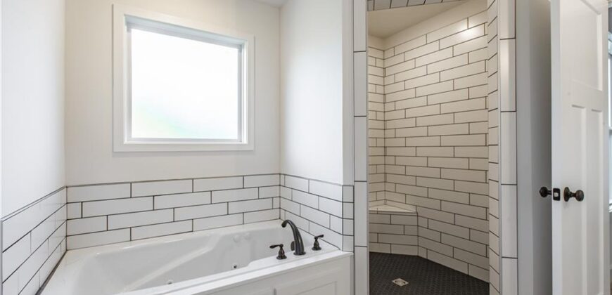 7350 NW Clore Drive, Parkville, MO 64152