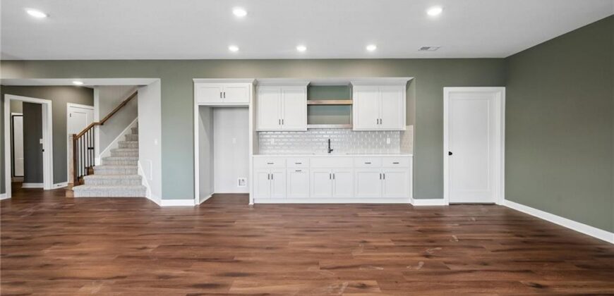 1824 Homestead Drive, Liberty, MO 64068