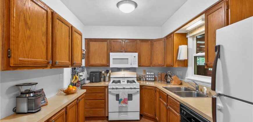 110 N ridge Avenue, Liberty, MO 64068