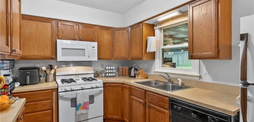 110 N ridge Avenue, Liberty, MO 64068