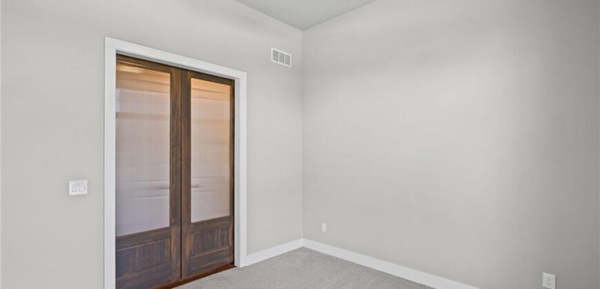 5701 NW 103rd Street, Kansas City, MO 64154