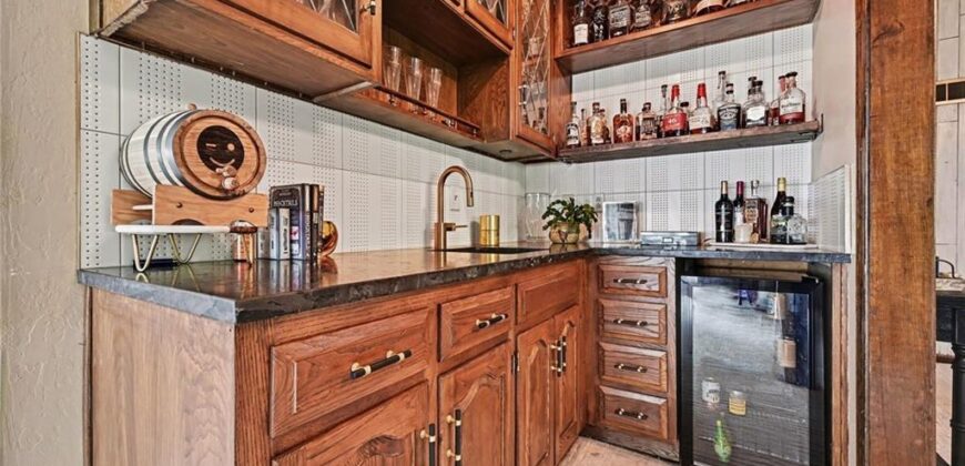 2000 June Street, Excelsior Springs, MO 64024