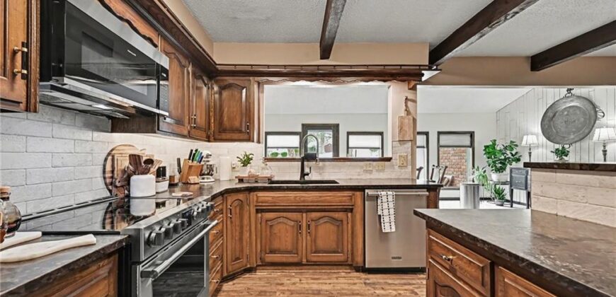 2000 June Street, Excelsior Springs, MO 64024