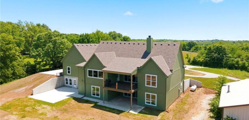 10000 NE 112th Street, Kansas City, MO 64157
