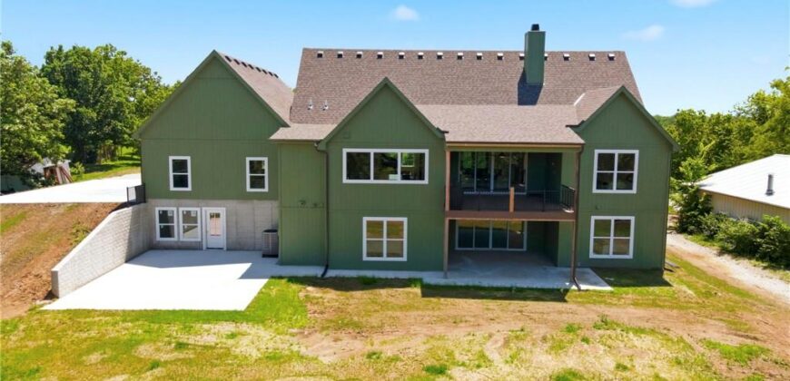 10000 NE 112th Street, Kansas City, MO 64157