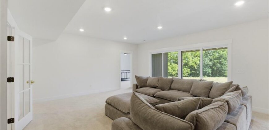10000 NE 112th Street, Kansas City, MO 64157