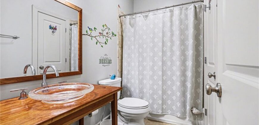 1923 NE 104th Terrace, Kansas City, MO 64155