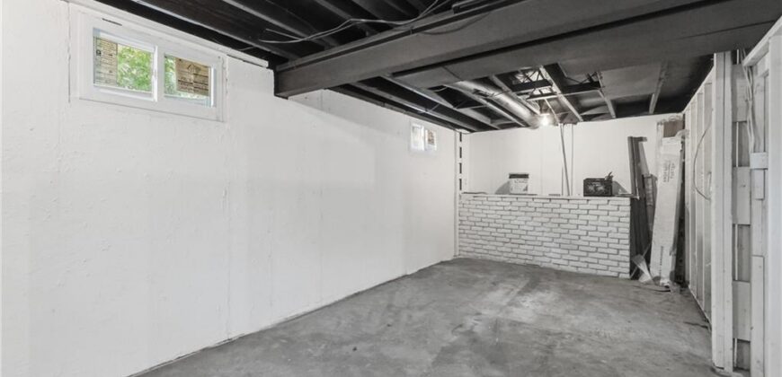 11011 N Holmes Street, Kansas City, MO 64155