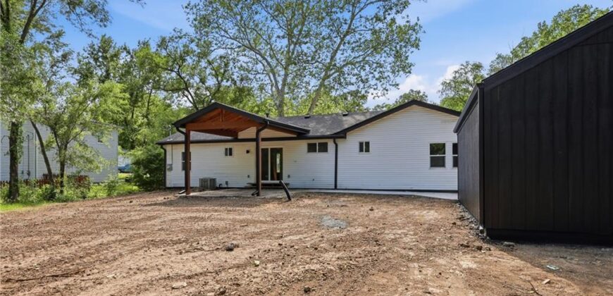 11011 N Holmes Street, Kansas City, MO 64155