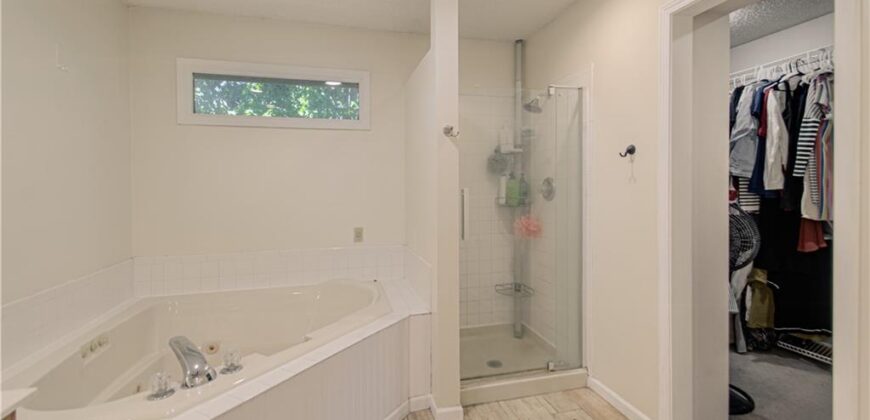 1500 Amesbury Avenue, Liberty, MO 64068