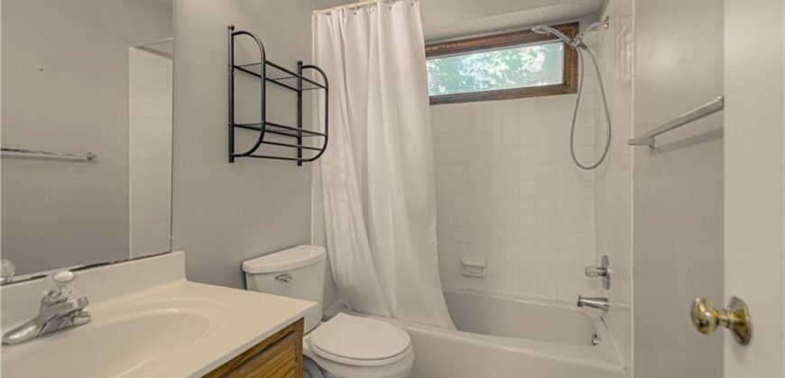 1500 Amesbury Avenue, Liberty, MO 64068
