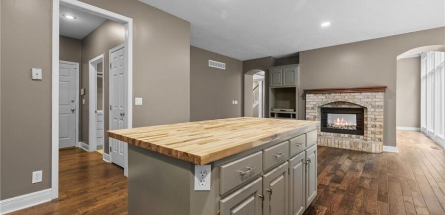 5812 MANOR Lane, Parkville, MO 64152