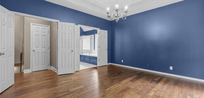 5812 MANOR Lane, Parkville, MO 64152