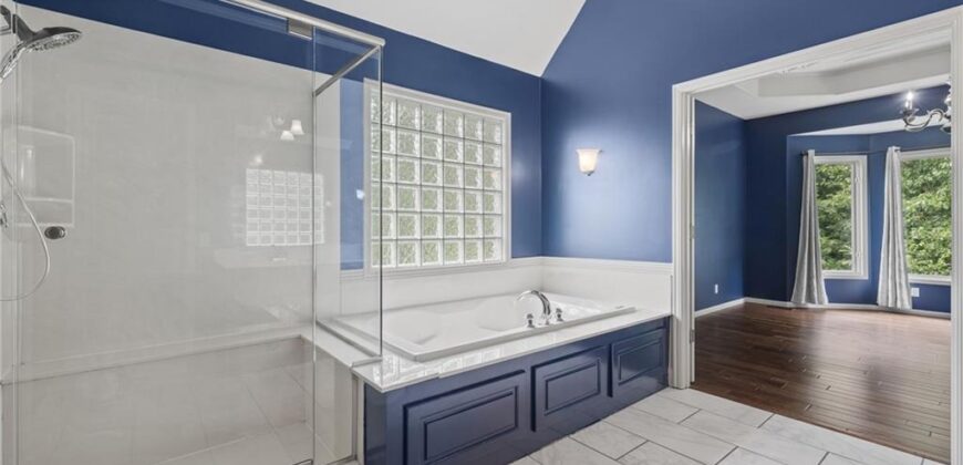 5812 MANOR Lane, Parkville, MO 64152