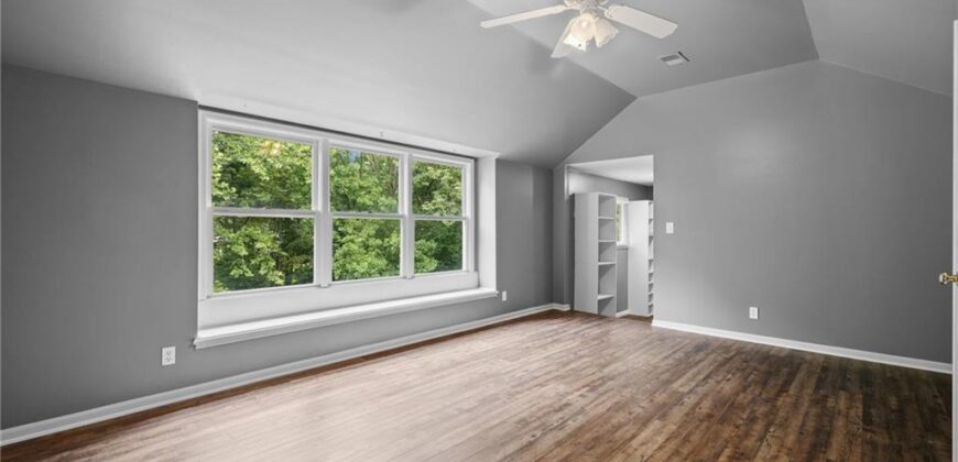 5812 MANOR Lane, Parkville, MO 64152