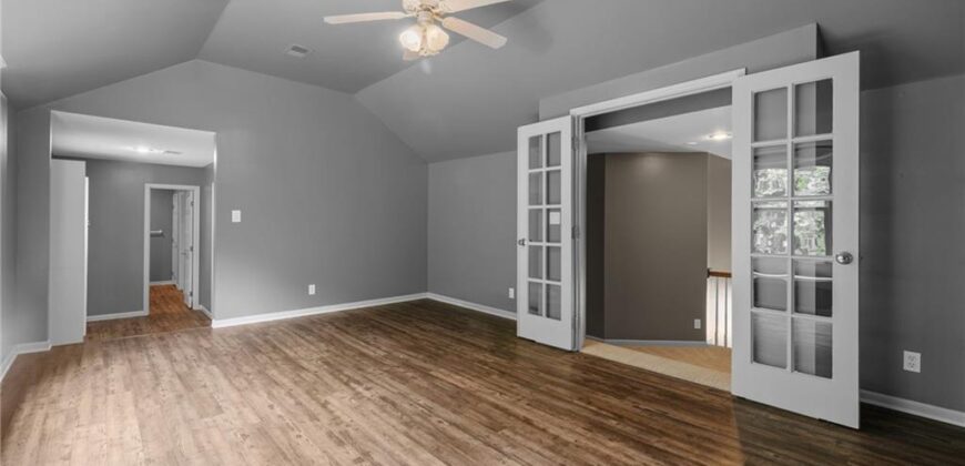 5812 MANOR Lane, Parkville, MO 64152