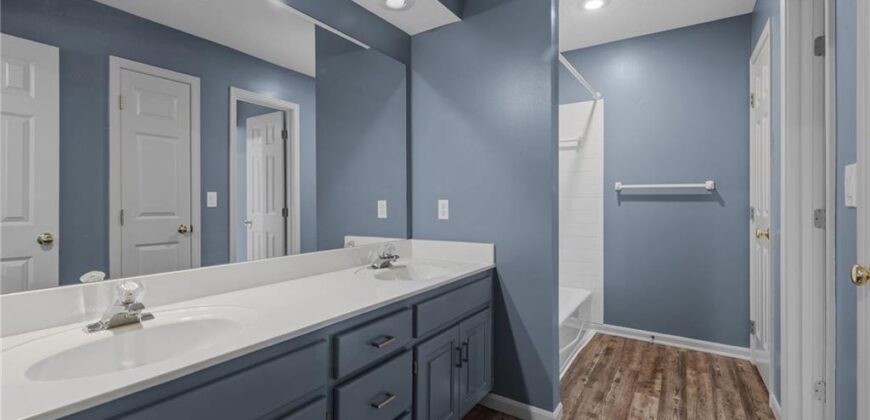 5812 MANOR Lane, Parkville, MO 64152