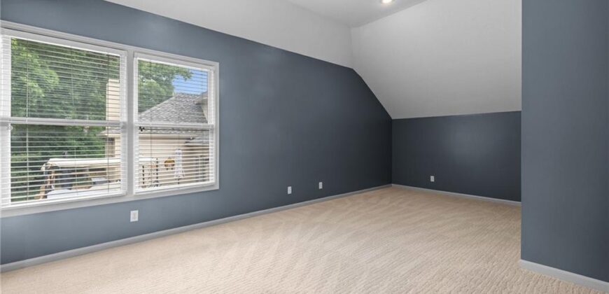 5812 MANOR Lane, Parkville, MO 64152