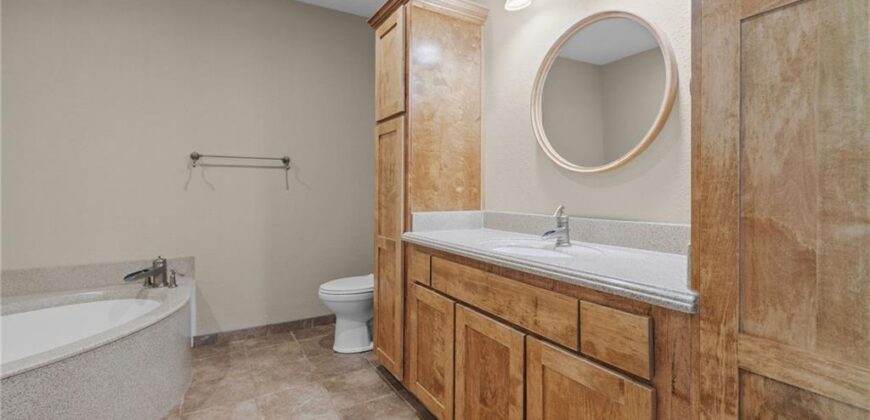 5812 MANOR Lane, Parkville, MO 64152
