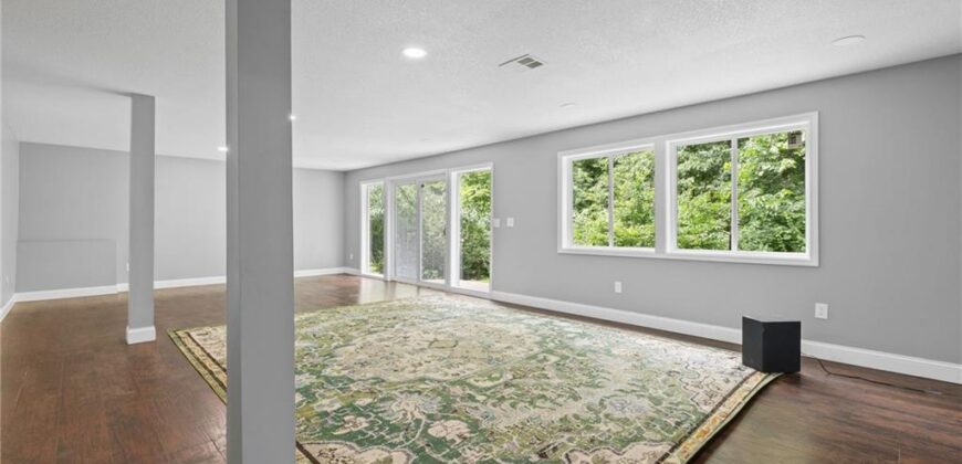 5812 MANOR Lane, Parkville, MO 64152
