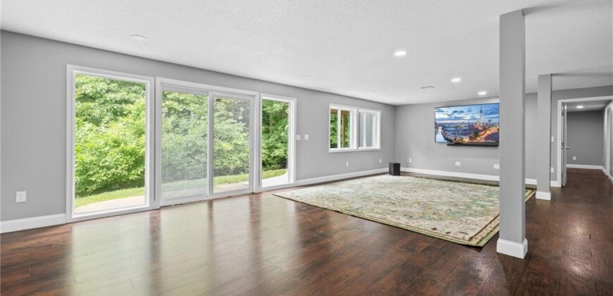 5812 MANOR Lane, Parkville, MO 64152