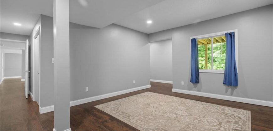 5812 MANOR Lane, Parkville, MO 64152