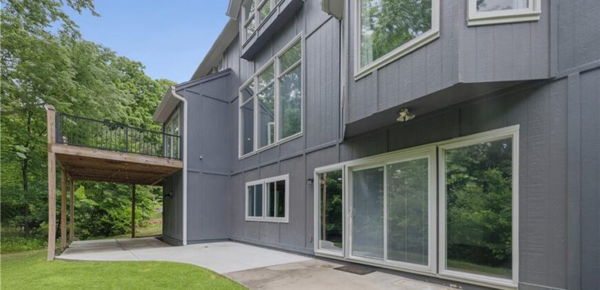 5812 MANOR Lane, Parkville, MO 64152